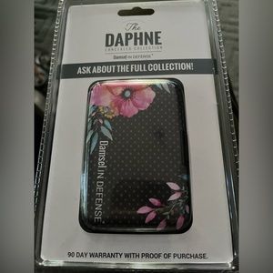 Damsel in Defense Hard Shelly RFID wallet